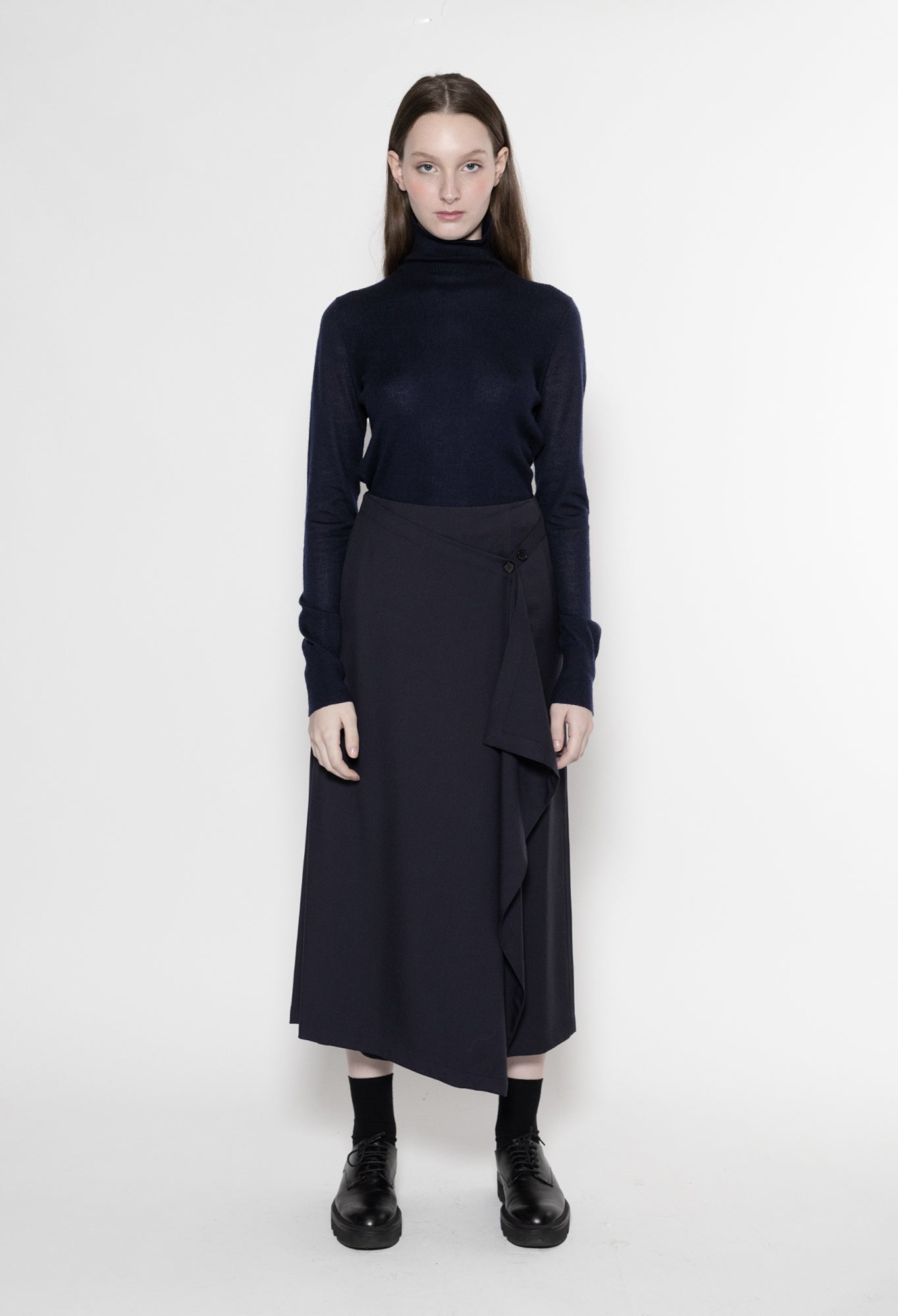 WARA - 16gg Cashmere Turtleneck Sweater in Navy and Black