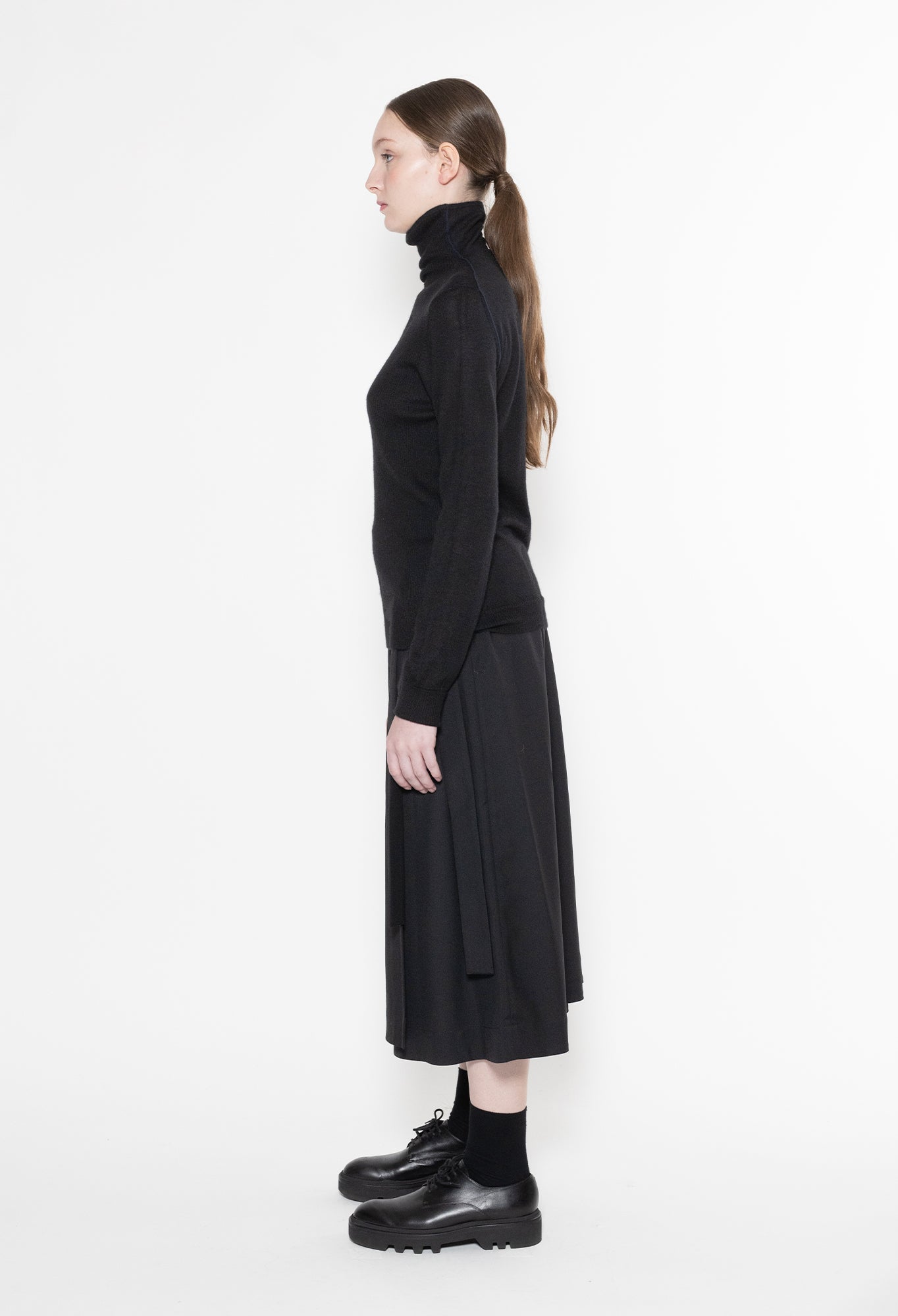 Wara in Black & Navy