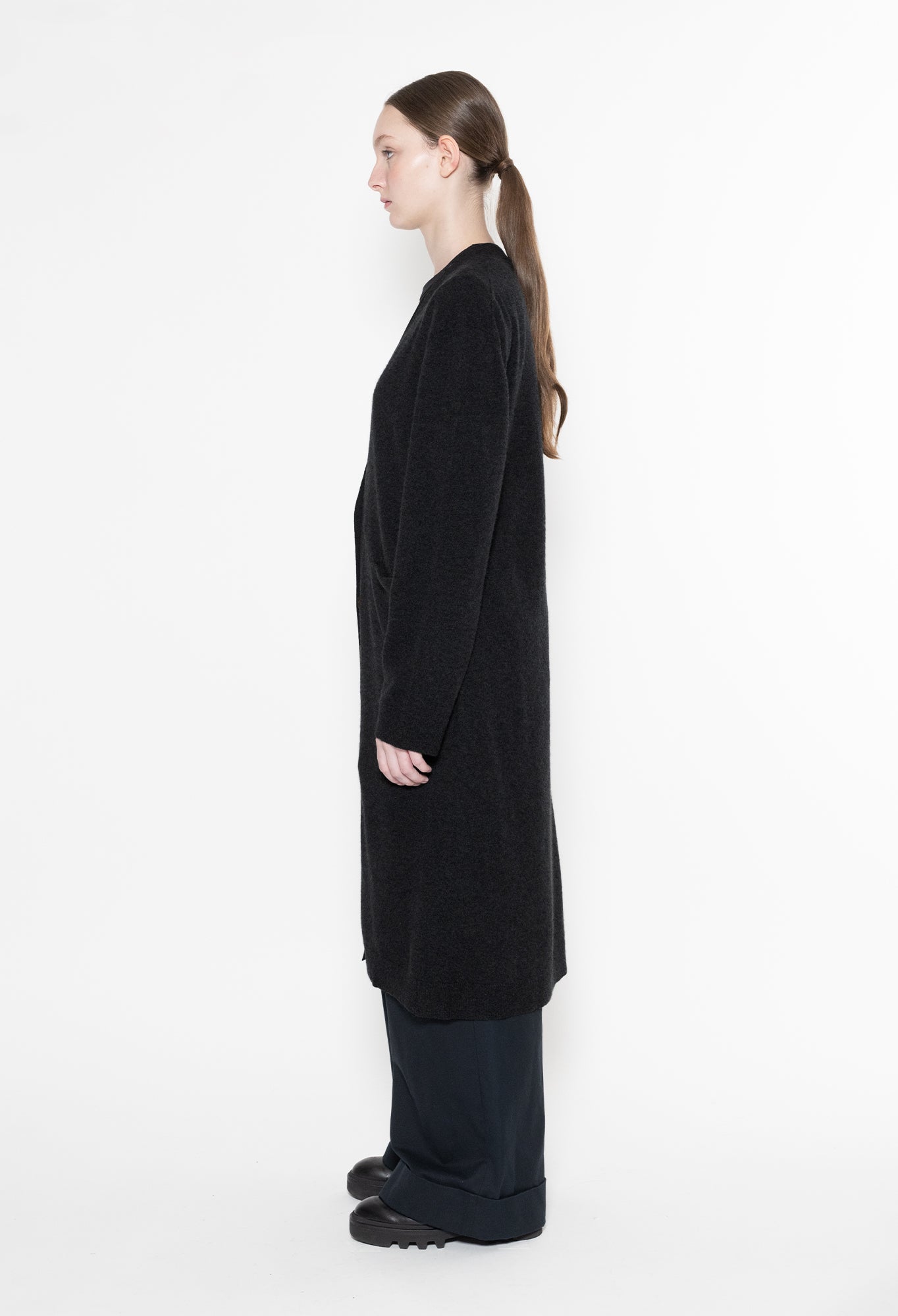 XIN - 12gg Cashmere Cardigan in Black