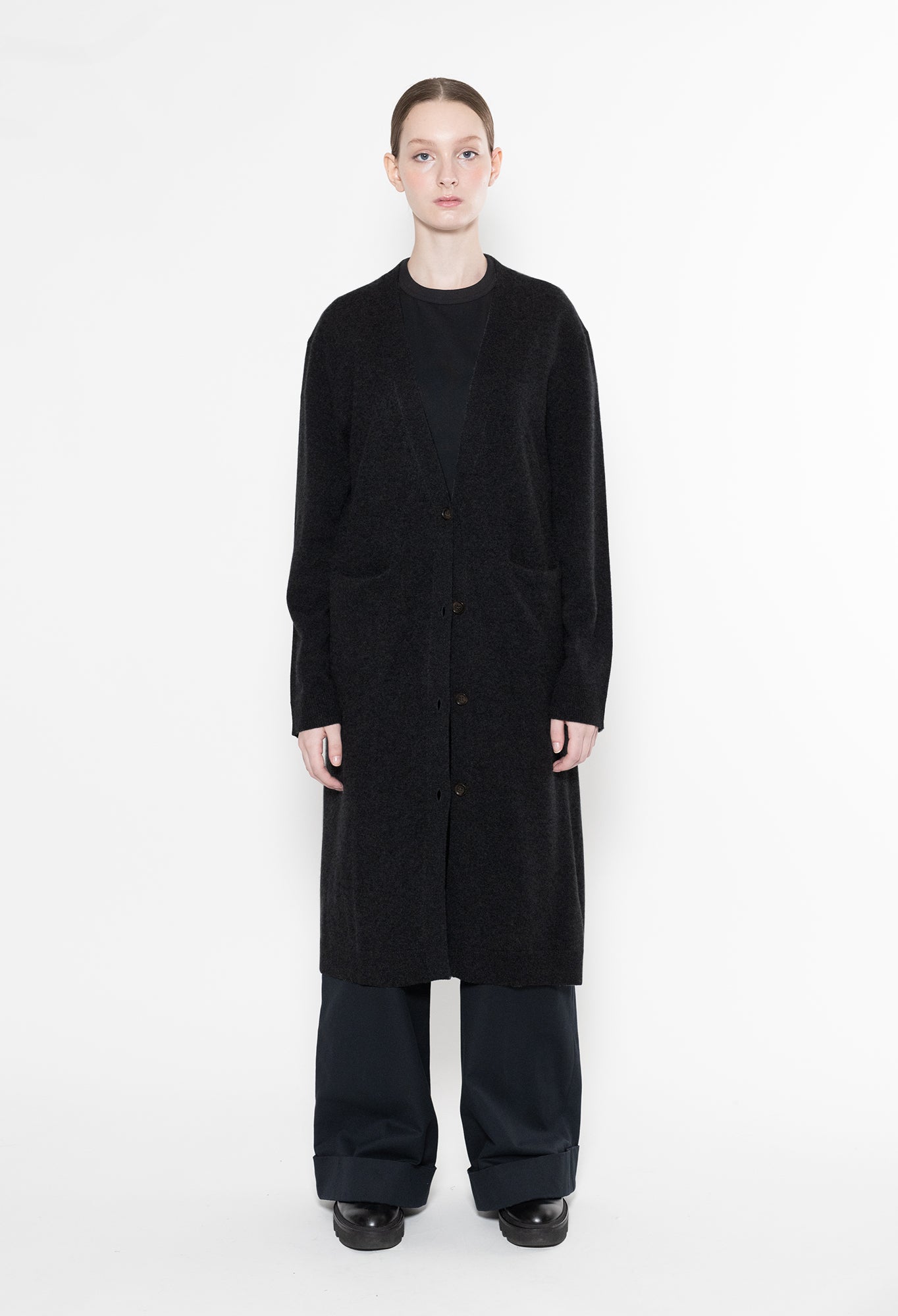 XIN - 12gg Cashmere Cardigan in Black