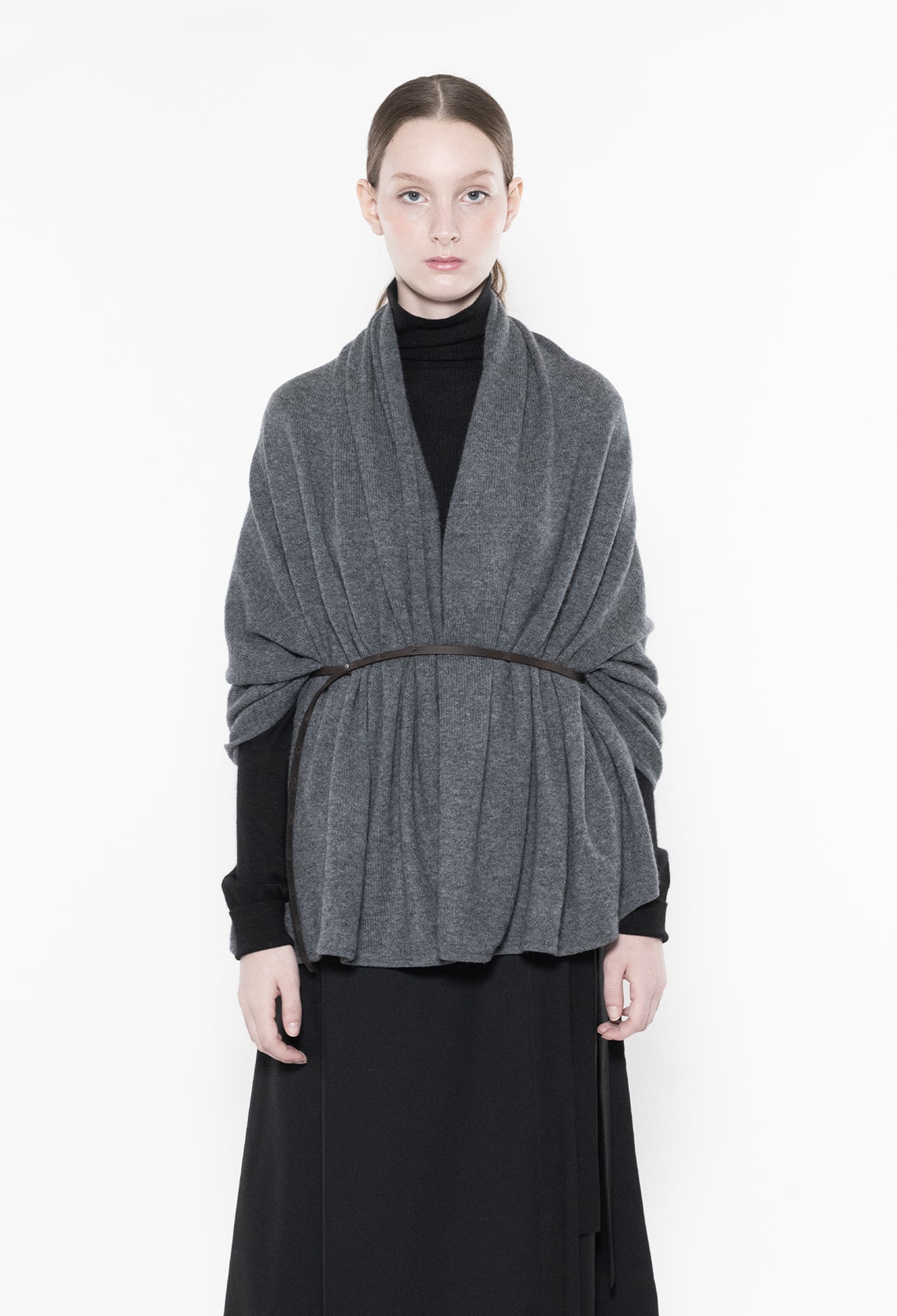CASHMERE TRAVEL BLANKET by OYUNA in Black