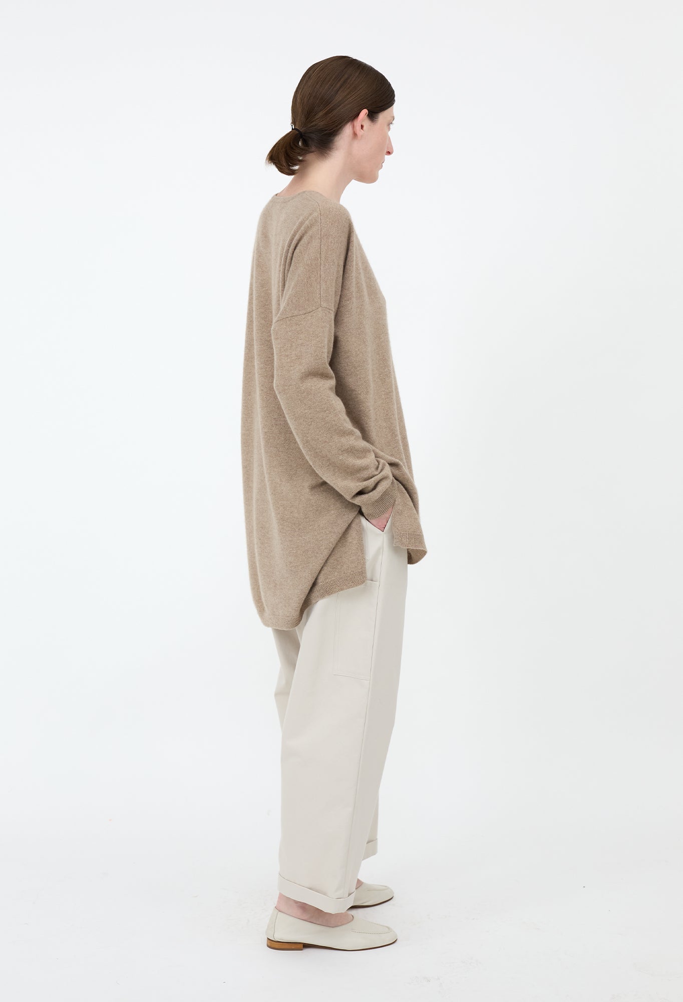 YARA - 12gg Cashmere V-Neck Sweater in Undyed Light Brown