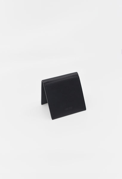 ISAAC_REINA_square_purse_stand
